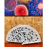 wachlarz hiszpański KWIATOWY LABIRYNT 23 cm - białe tło (bez lamówki) - y_wachlarz5656_pelny_nadruk_23cm_kwiatowy_labirynt_bialy_z_czarnymi_kwiatami.jpg